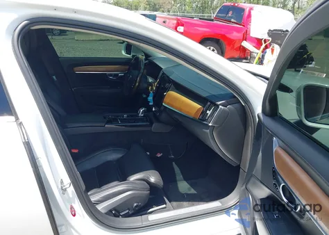 2018 Volvo S90 Hybrid T8 Inscription из США, поврежденный, VIN LVYBC0AL4JP032203